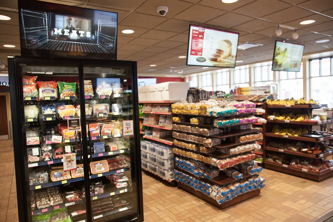 Imagem de Mídia DOOH em um supermercado